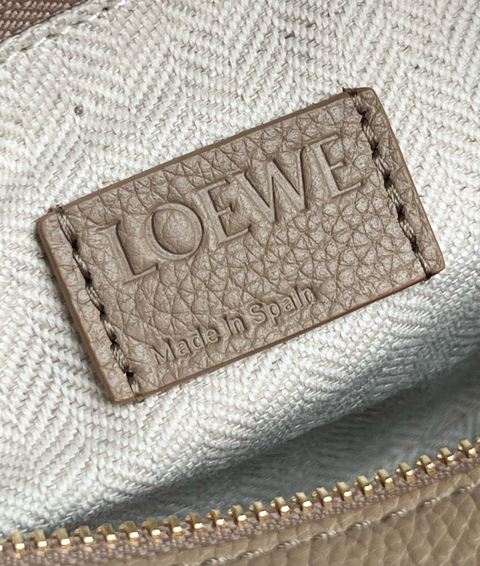 L0ew* puzzle medium bag in sand grained calfskin