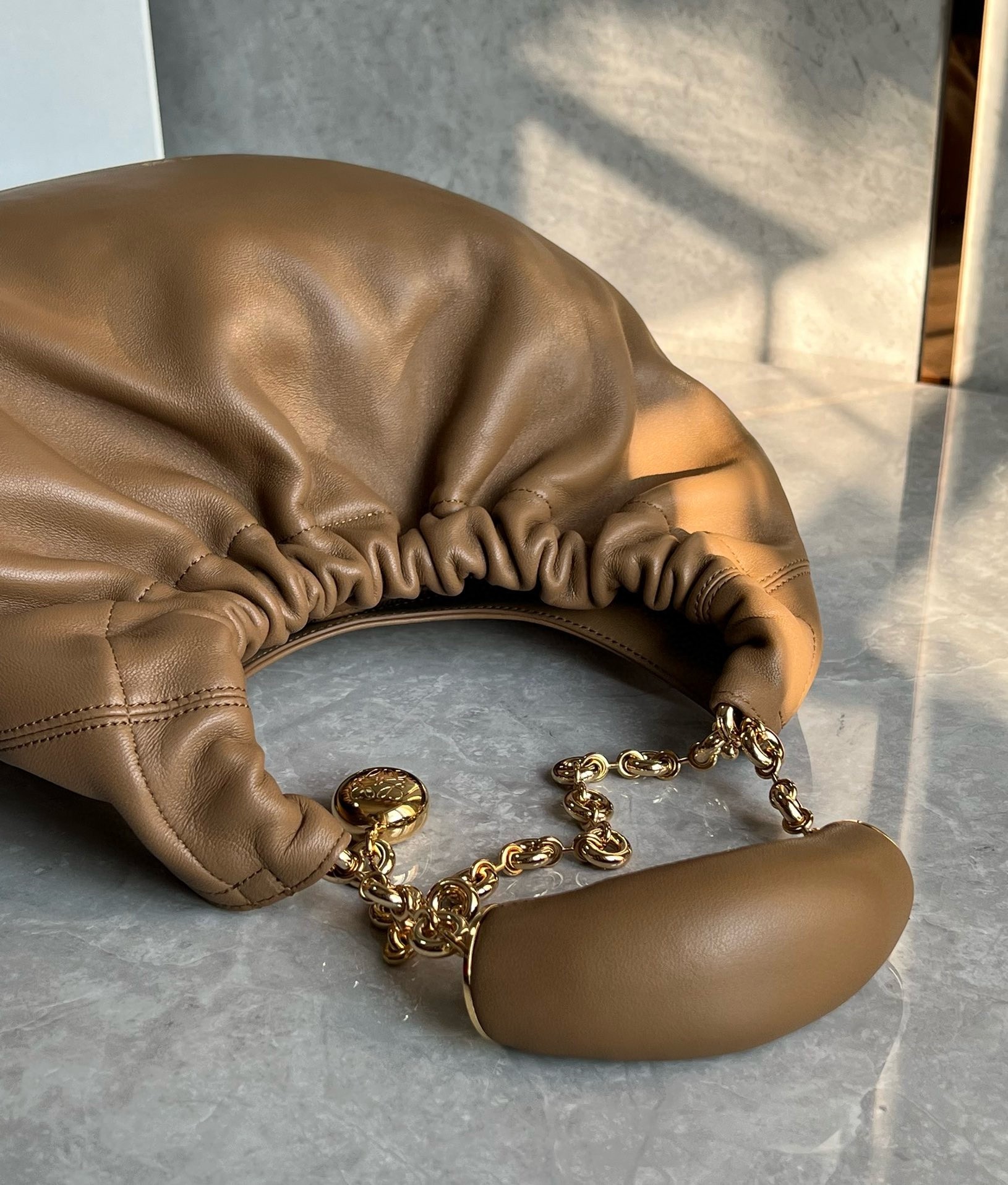 L0ew* small squeeze bag in brown nappa lambskin