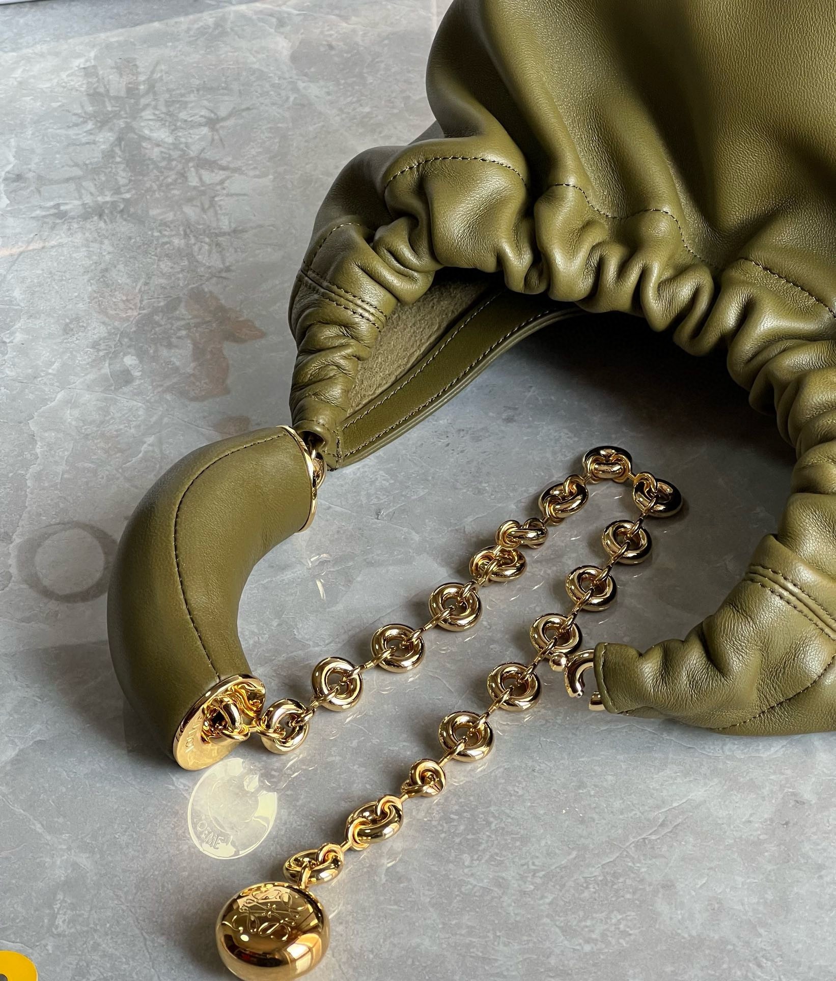 L0ew* small squeeze bag in olive nappa lambskin