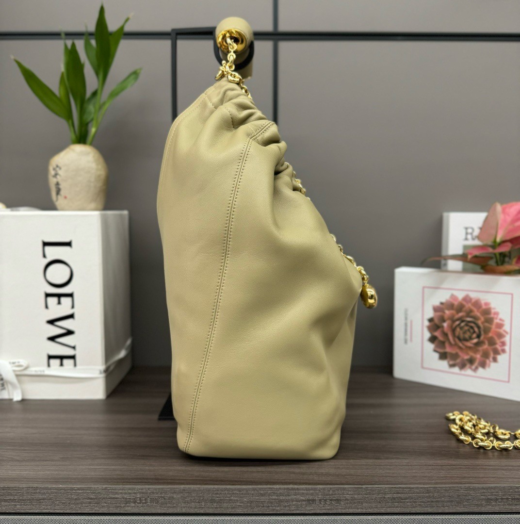 L0ew* medium squeeze bag in clay green nappa lambskin