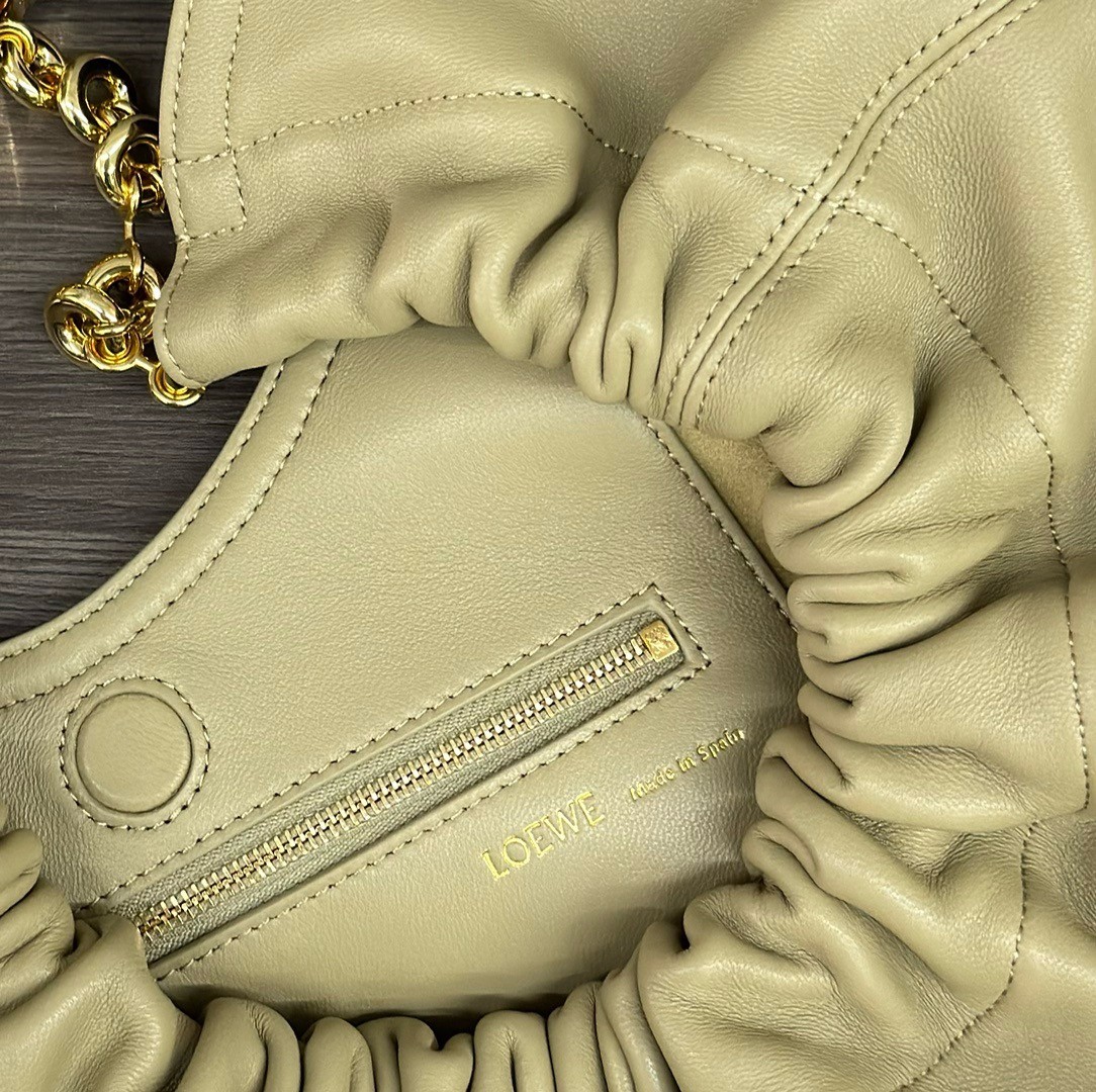 L0ew* medium squeeze bag in clay green nappa lambskin