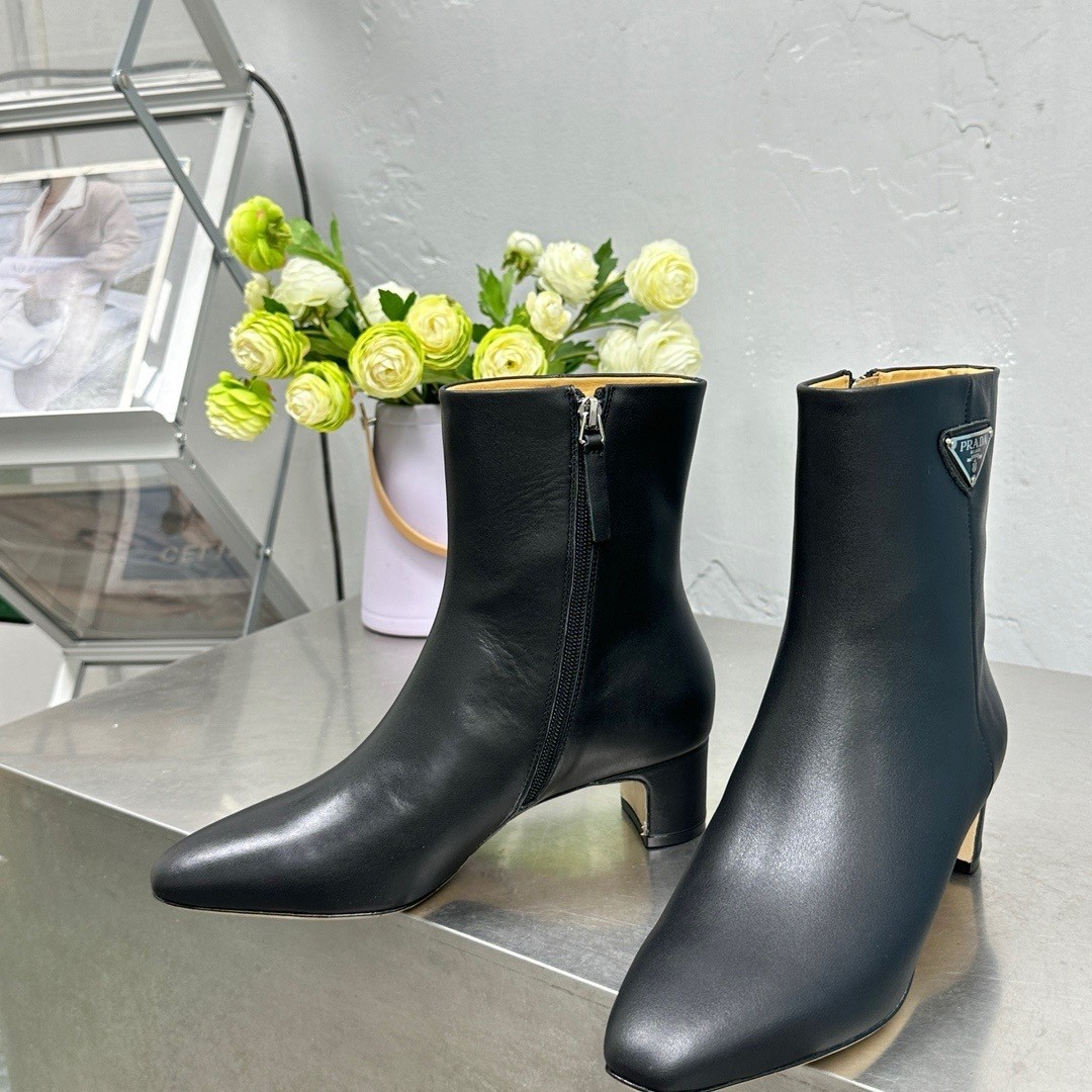 Pra*a ankle boots 55mm in black leather