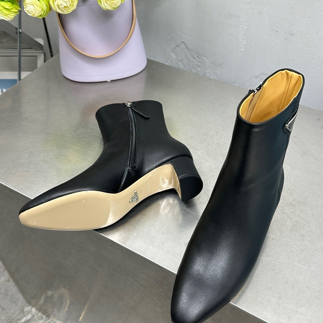 Pra*a ankle boots 55mm in black leather