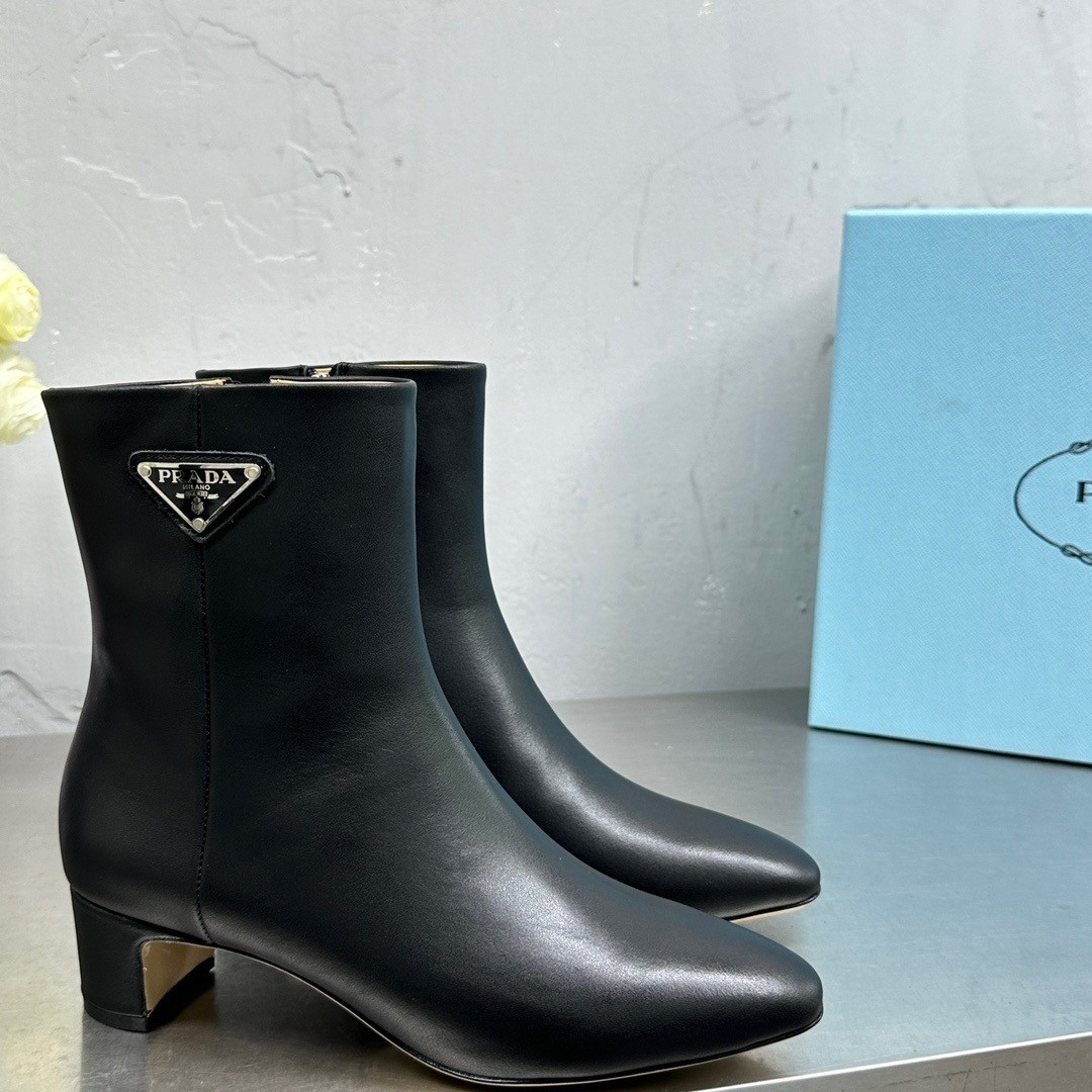 Pra*a ankle boots 55mm in black leather