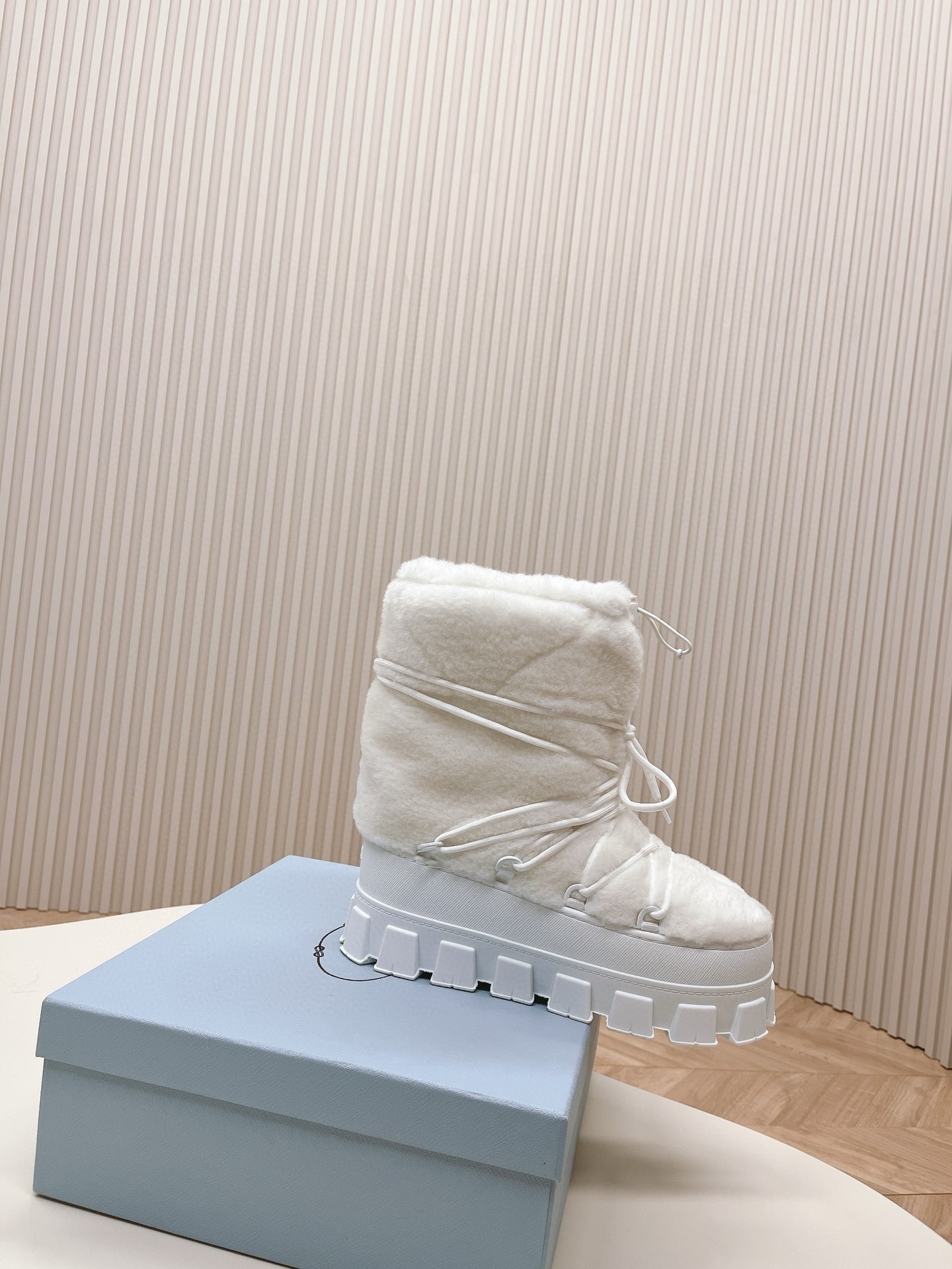 Pra*a white shearling apres-ski boots