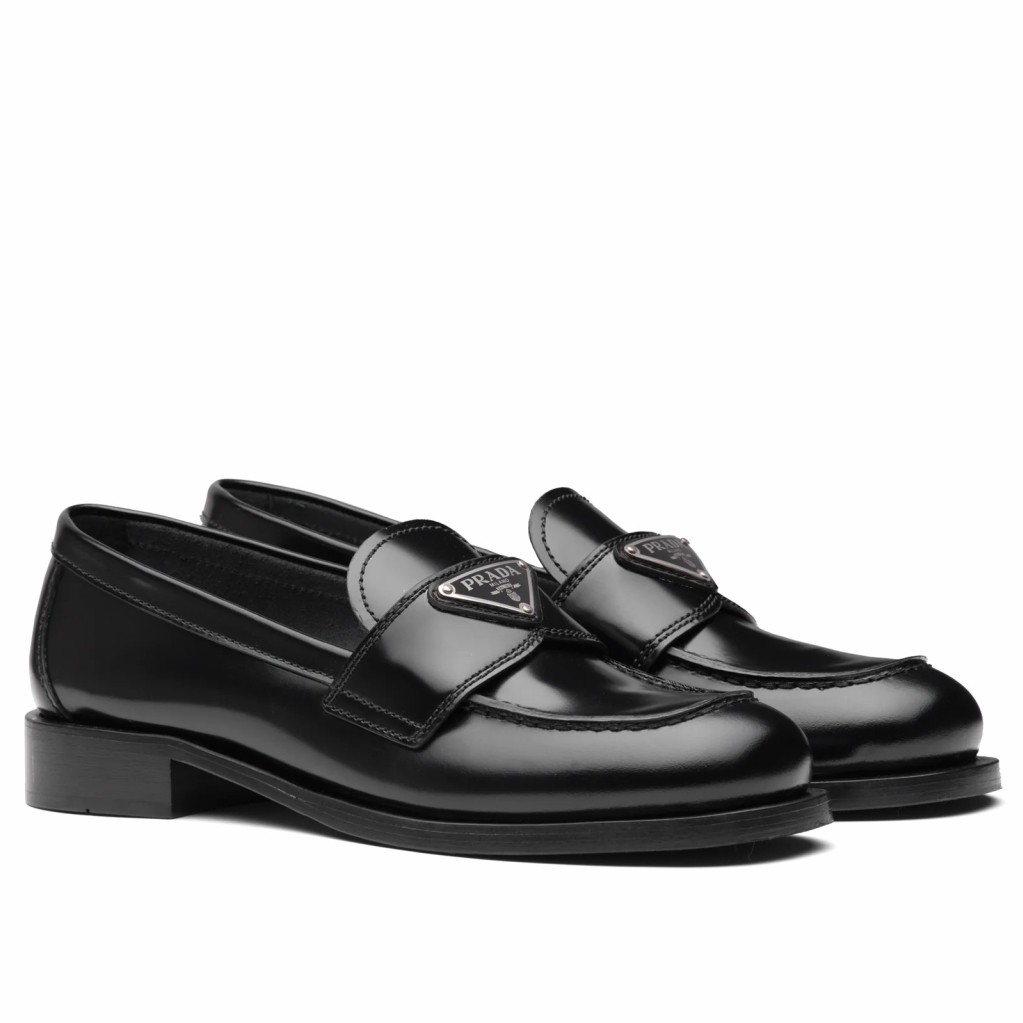 Pra*a women''s loafers in black unlined brushed leather