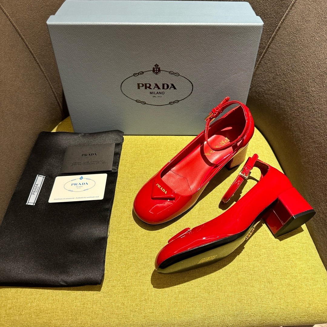 Pra*a pumps 35mm in red patent leather