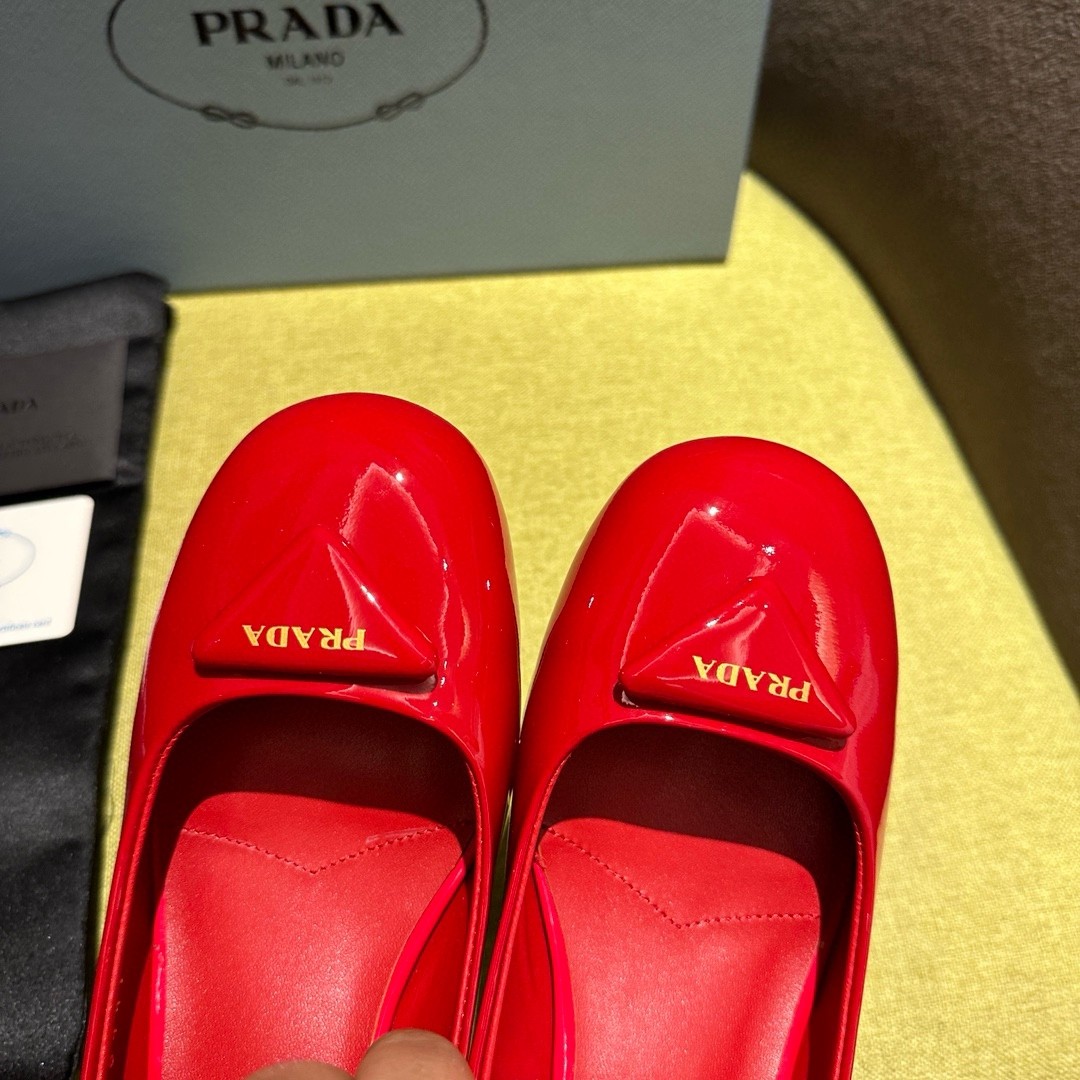 Pra*a pumps 35mm in red patent leather