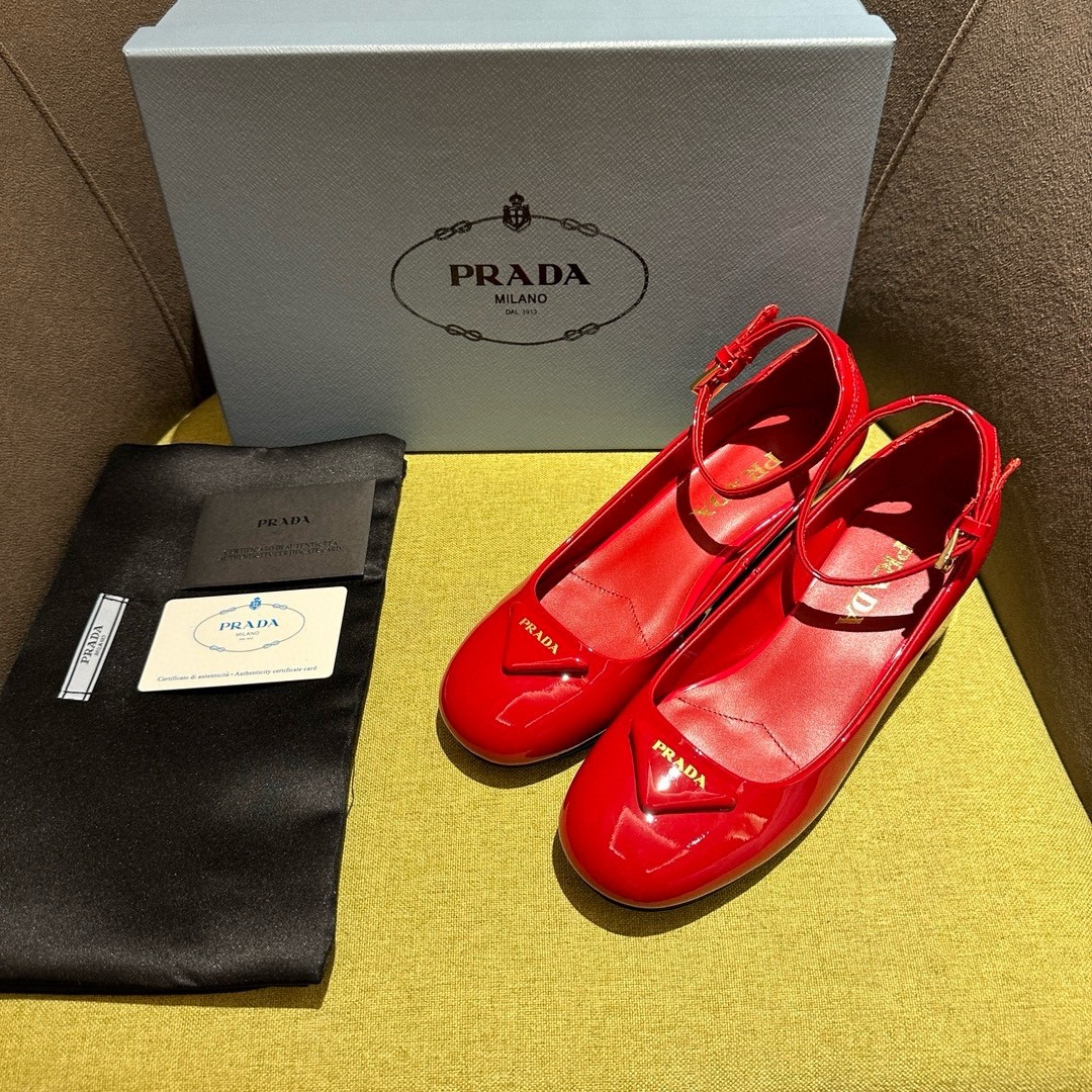 Pra*a pumps 35mm in red patent leather