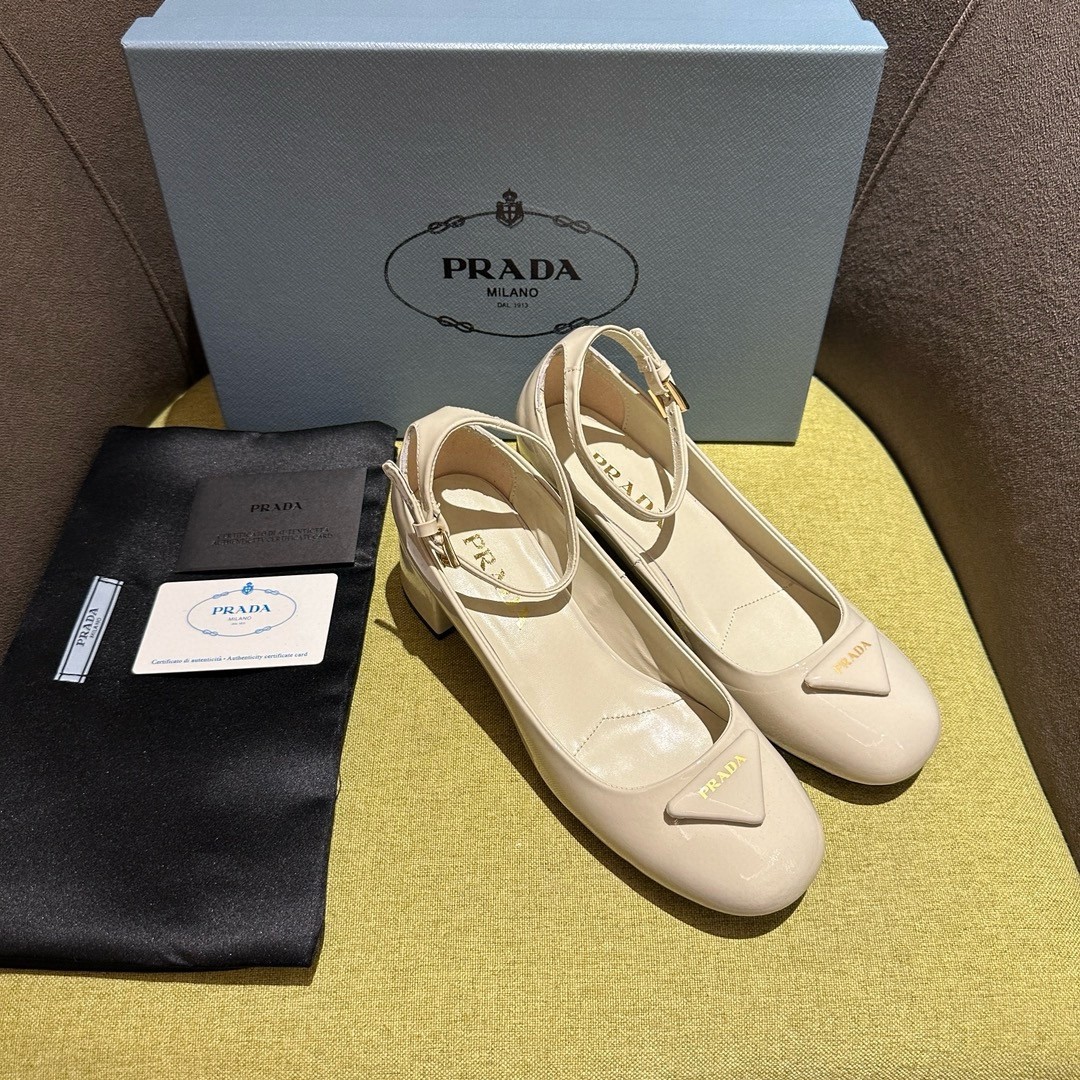 Pra*a pumps 35mm in white patent leather