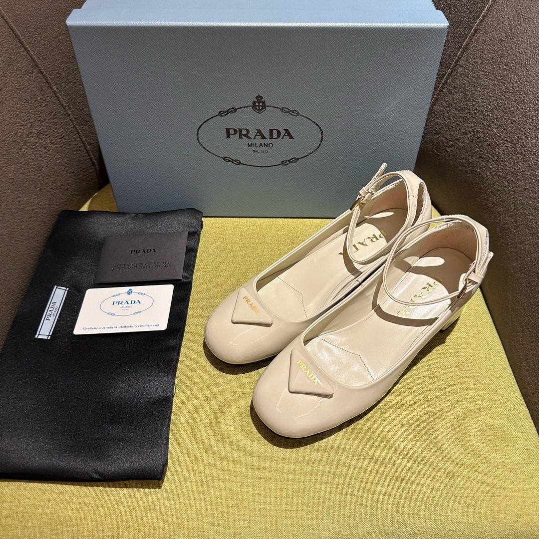 Pra*a pumps 35mm in white patent leather