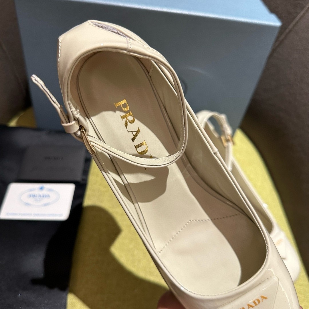 Pra*a pumps 35mm in white patent leather