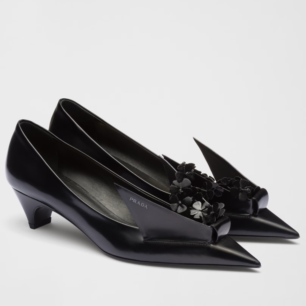 Pra*a pumps 45mm in black leather with floral appliques