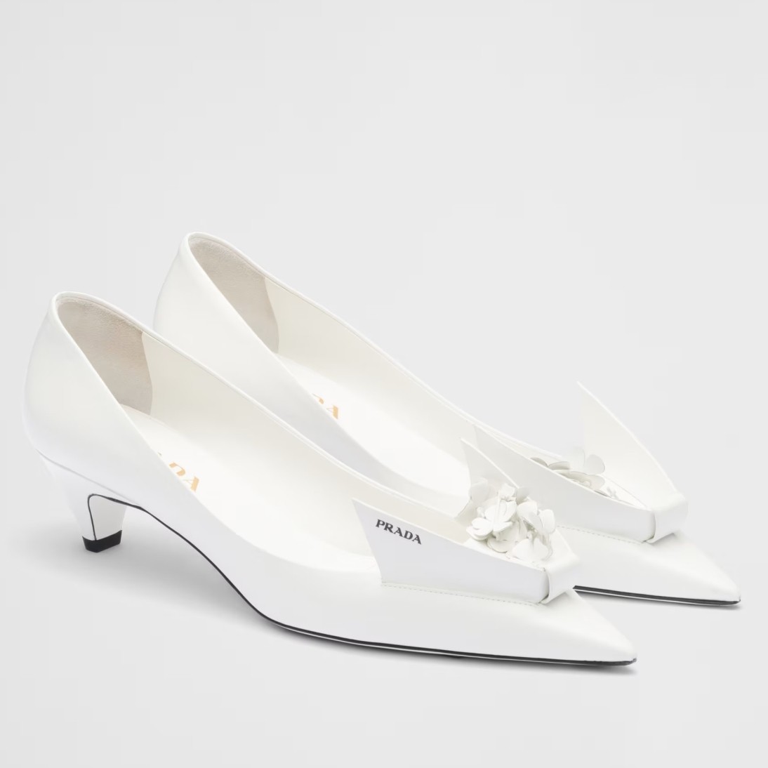 Pra*a pumps 45mm in white leather with floral appliques