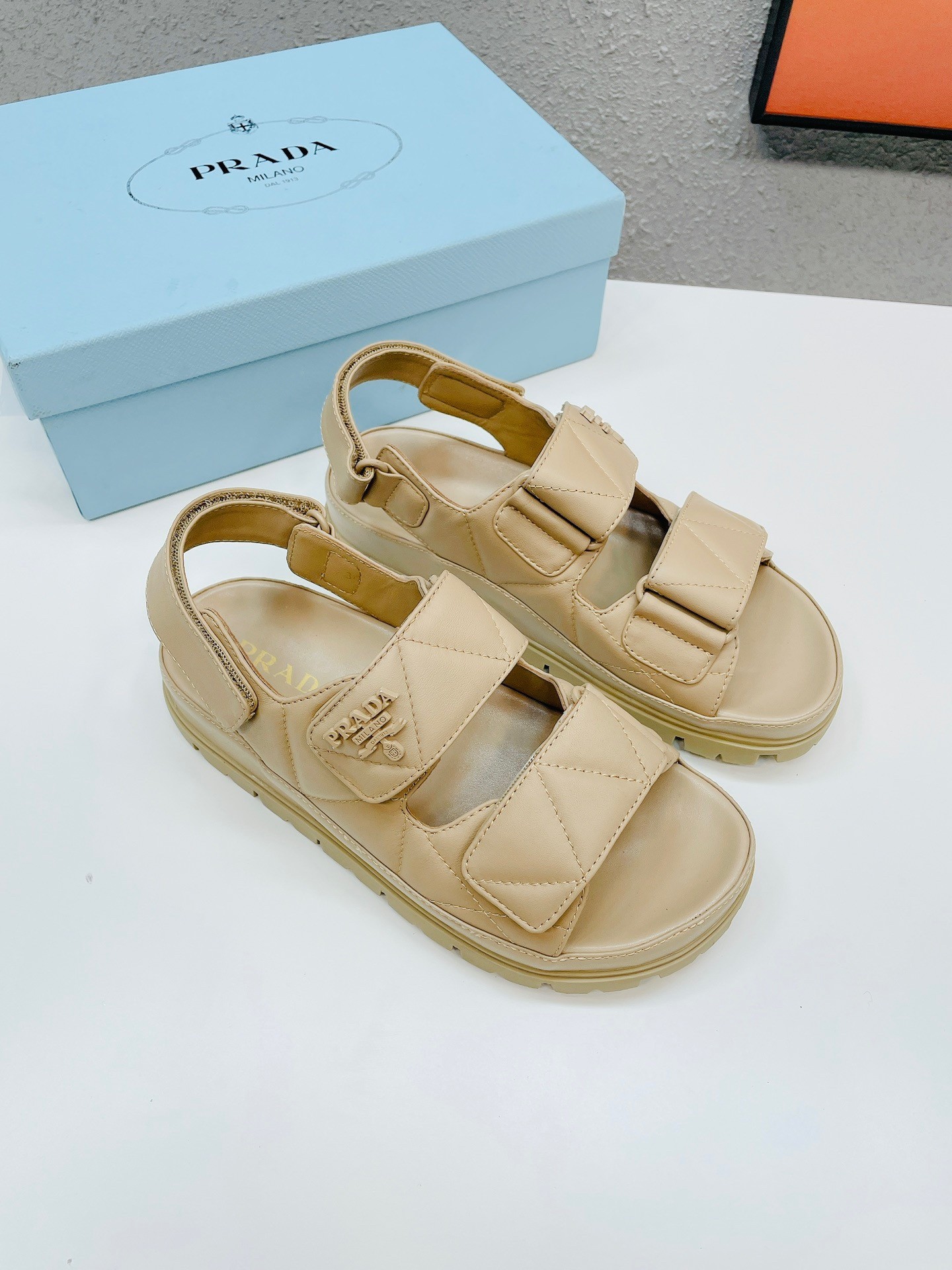 Pra*a padded sandals in beige nappa leather
