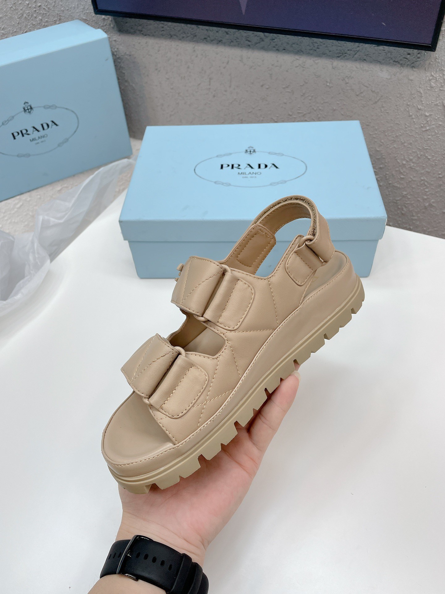 Pra*a padded sandals in beige nappa leather