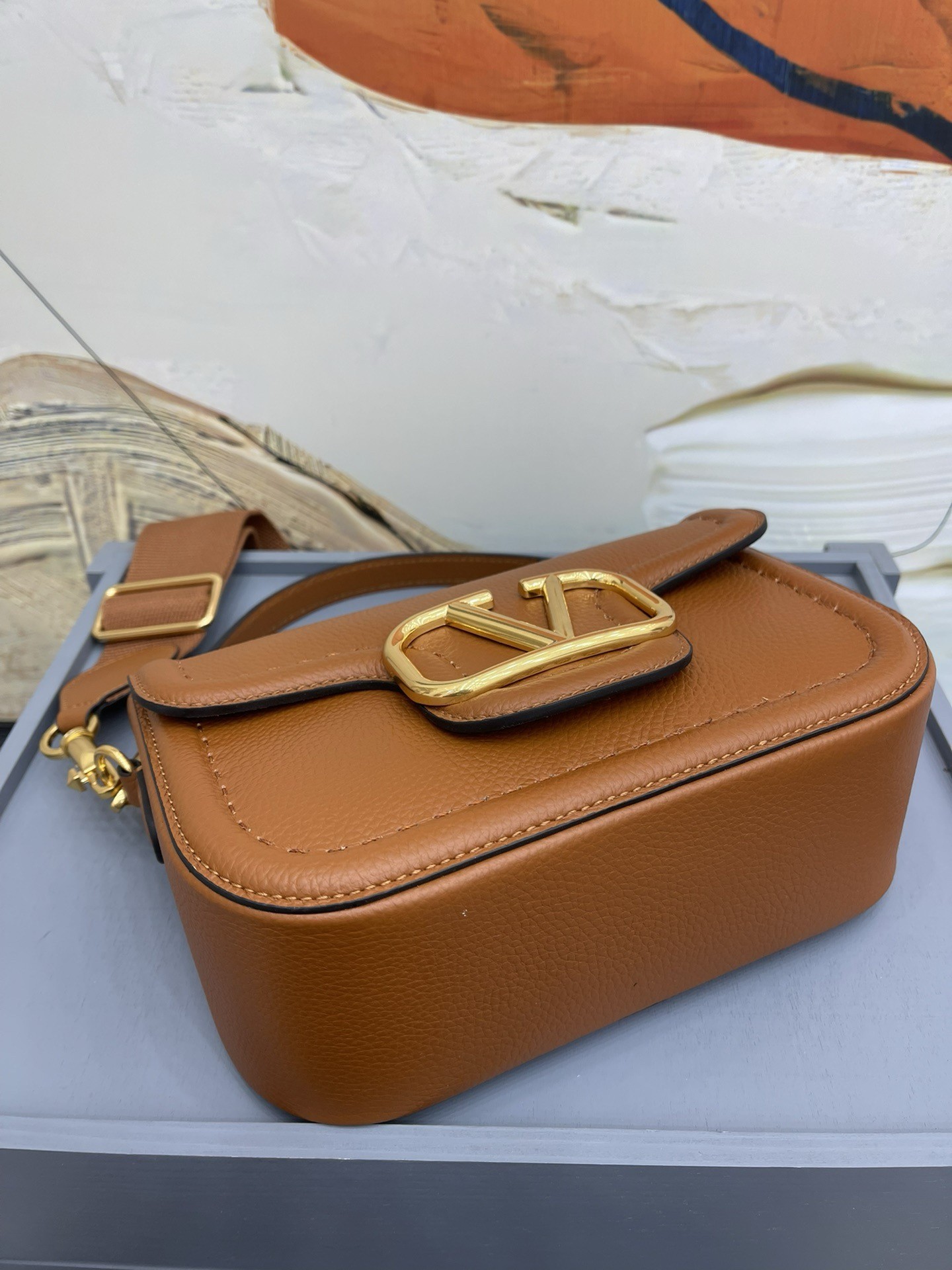 Va1e*ntin0 alltime shoulder bag in brown grained leather