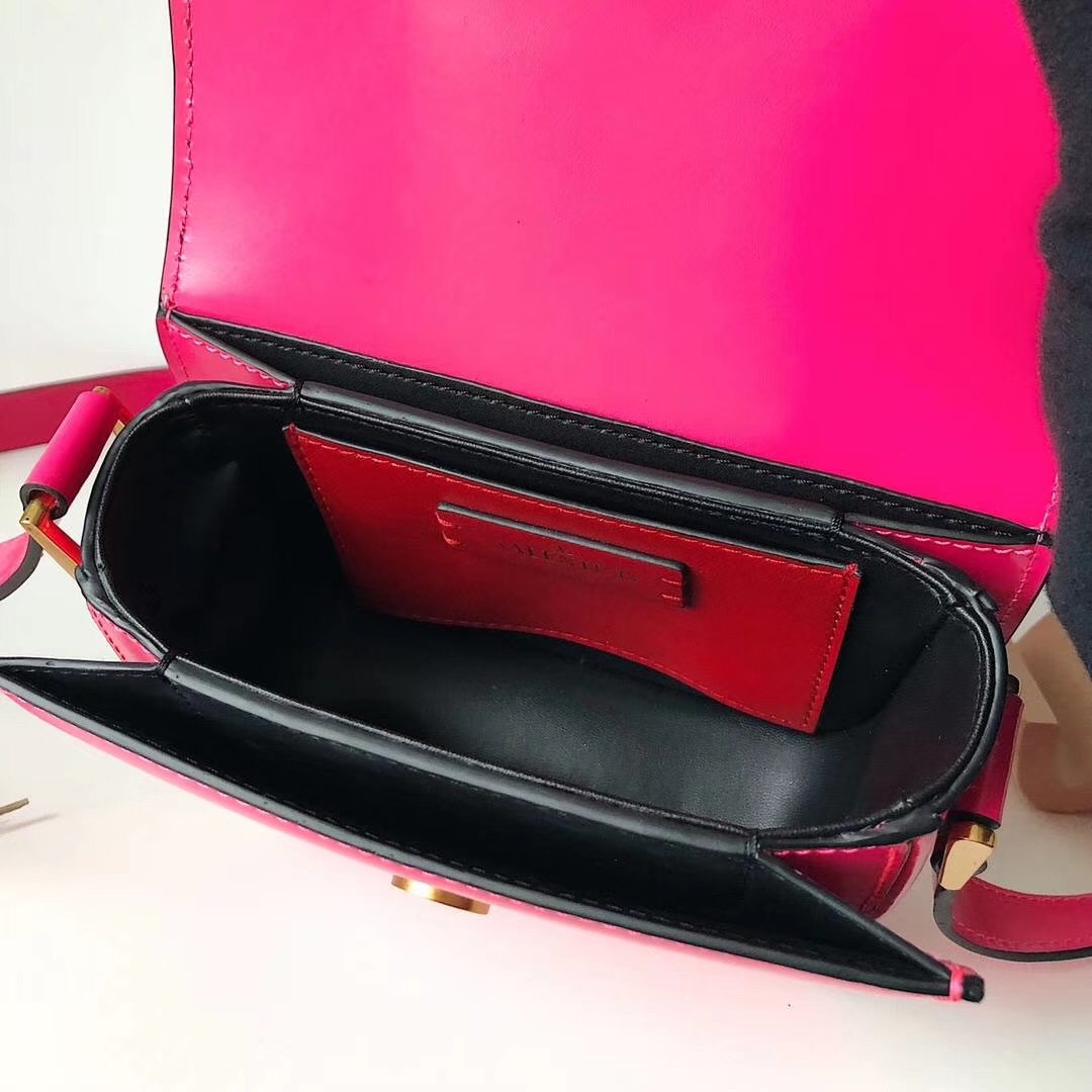 Va1e*ntin0 small s*pervee crossbody bag in azalea leather