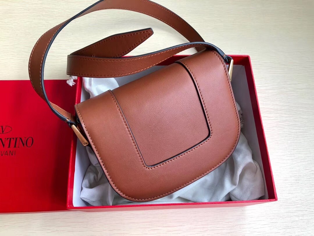 Va1e*ntin0 small s*pervee crossbody bag in brown leather