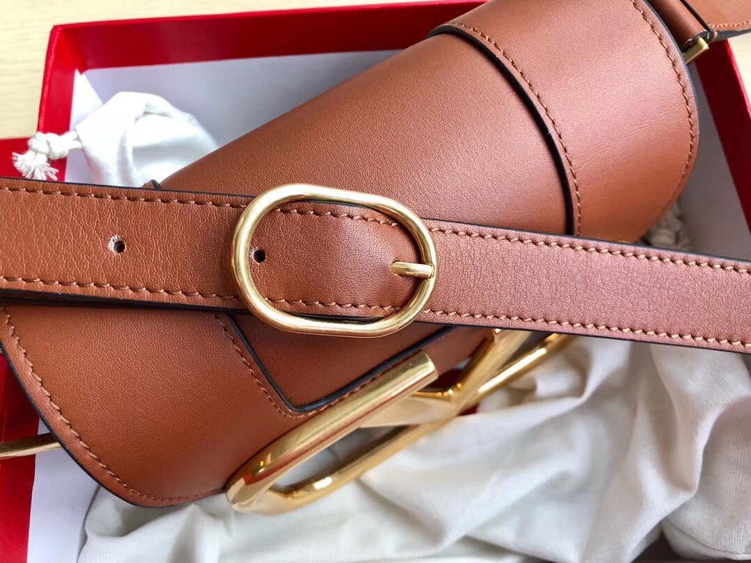 Va1e*ntin0 small s*pervee crossbody bag in brown leather