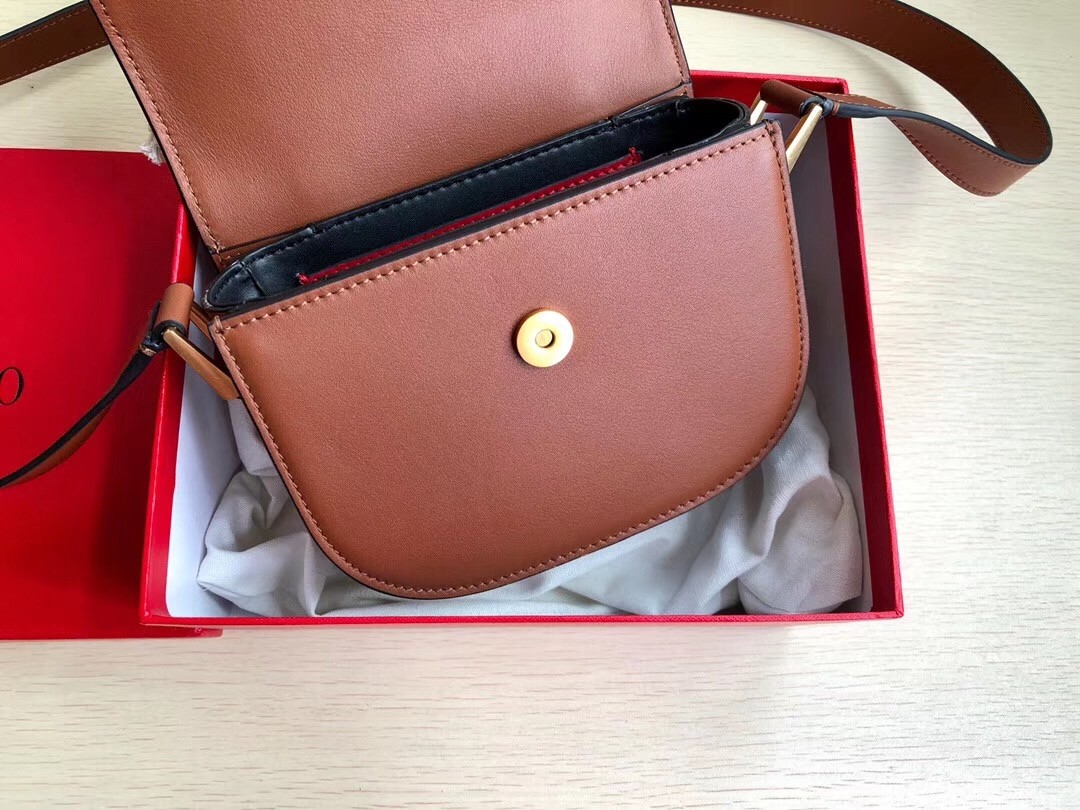 Va1e*ntin0 small s*pervee crossbody bag in brown leather