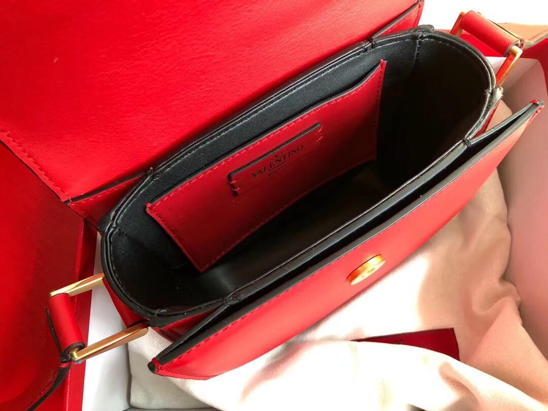 Va1e*ntin0 small s*pervee crossbody bag in red leather