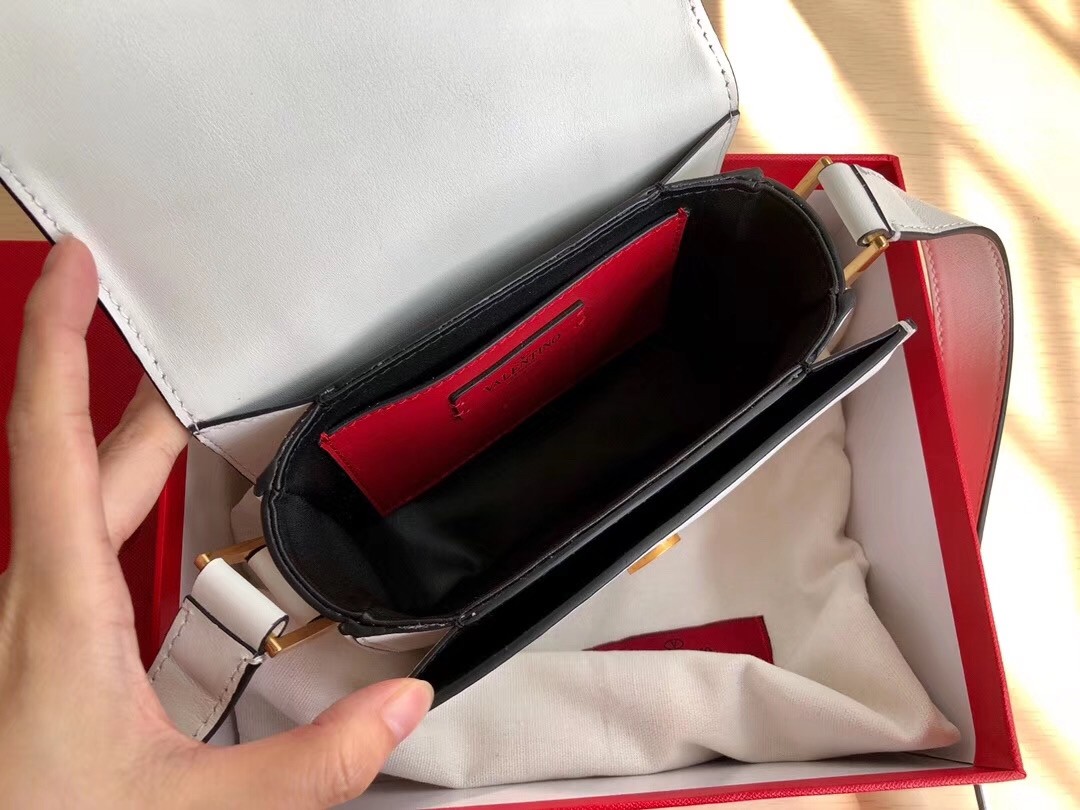 Va1e*ntin0 small s*pervee crossbody bag in white leather