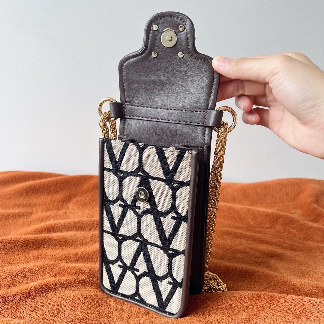 Va1e*ntin0 loco phone case in black toile iconographe with chain