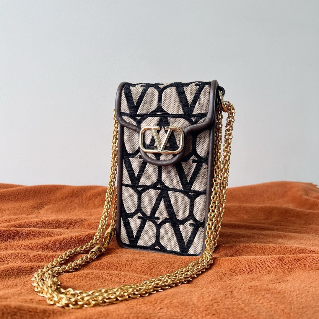 Va1e*ntin0 loco phone case in black toile iconographe with chain