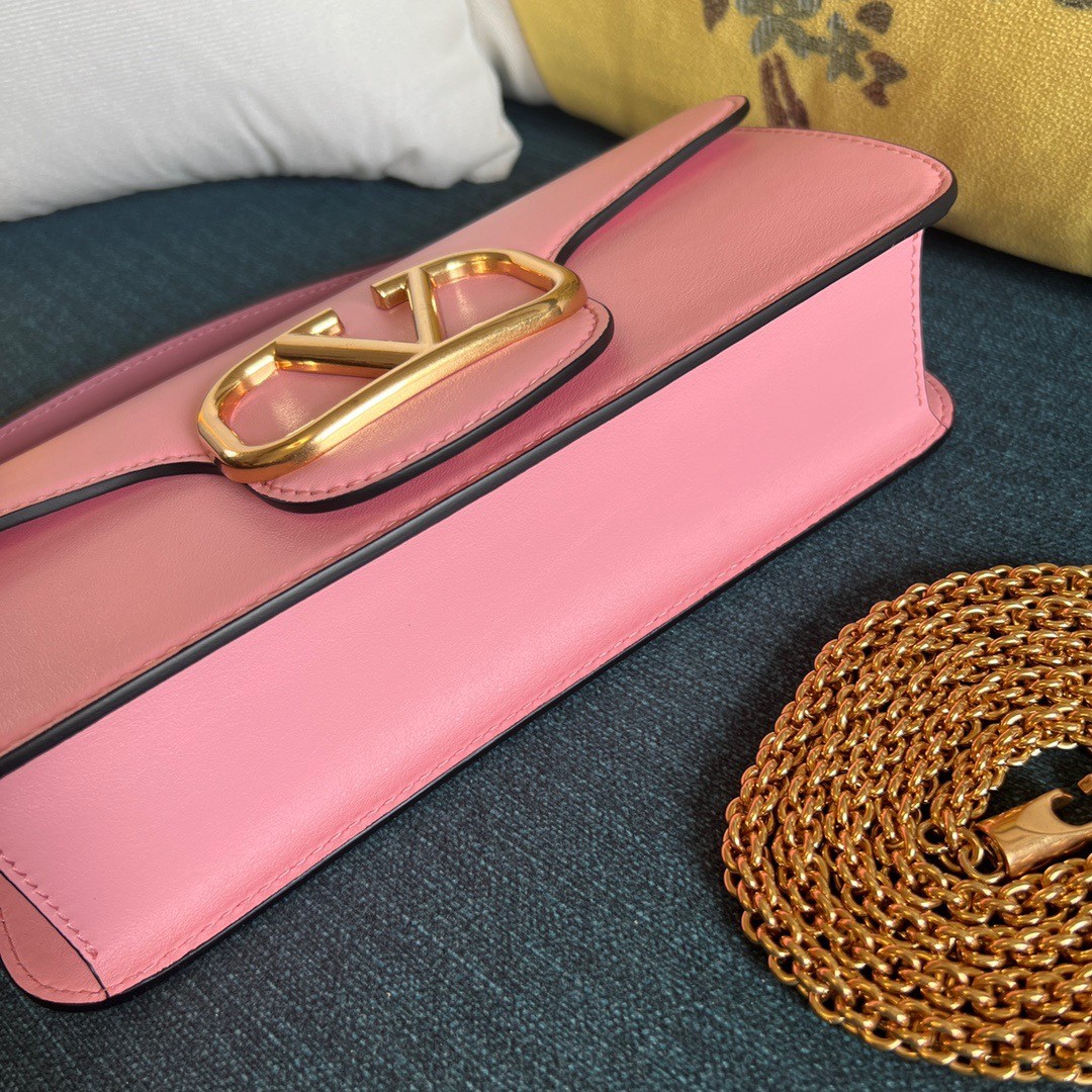Va1e*ntin0 loco large shoulder bag in pink calfskin