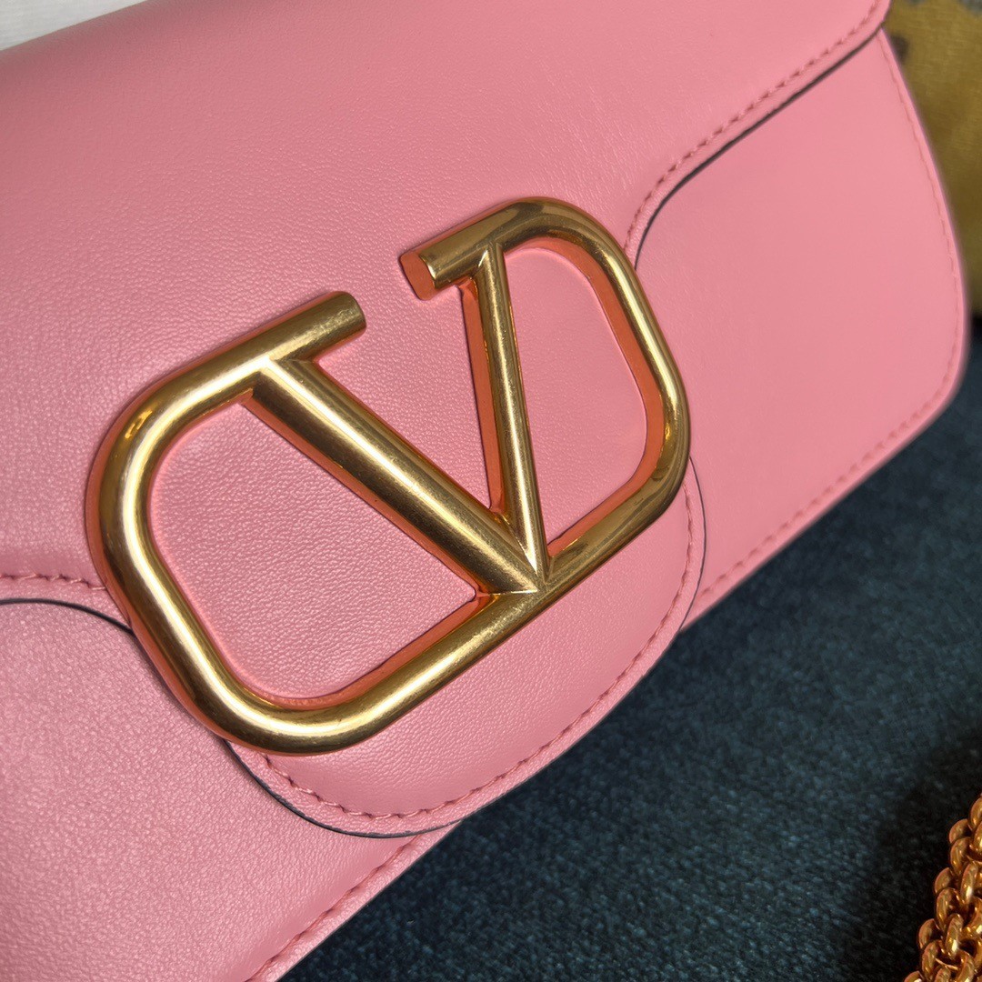 Va1e*ntin0 loco large shoulder bag in pink calfskin