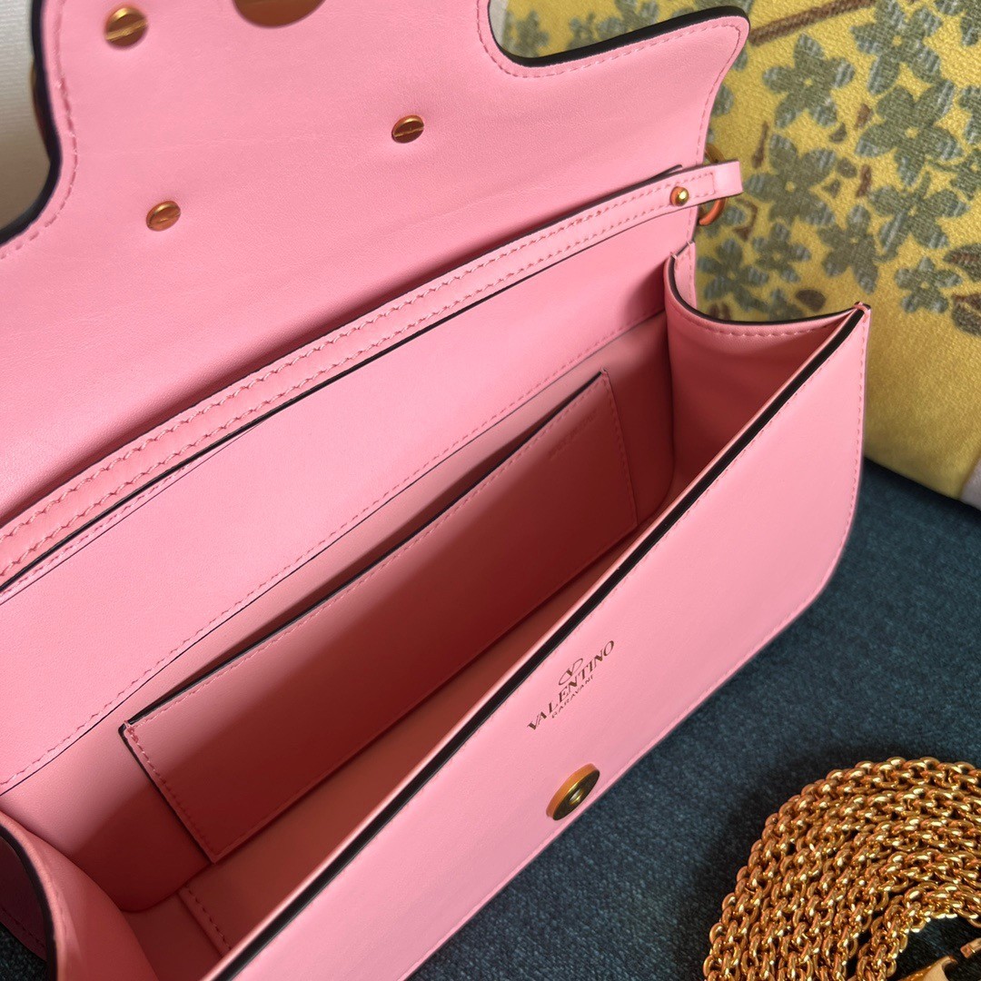 Va1e*ntin0 loco large shoulder bag in pink calfskin