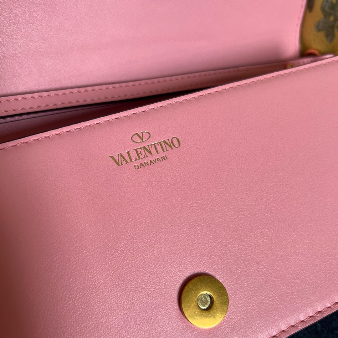 Va1e*ntin0 loco large shoulder bag in pink calfskin