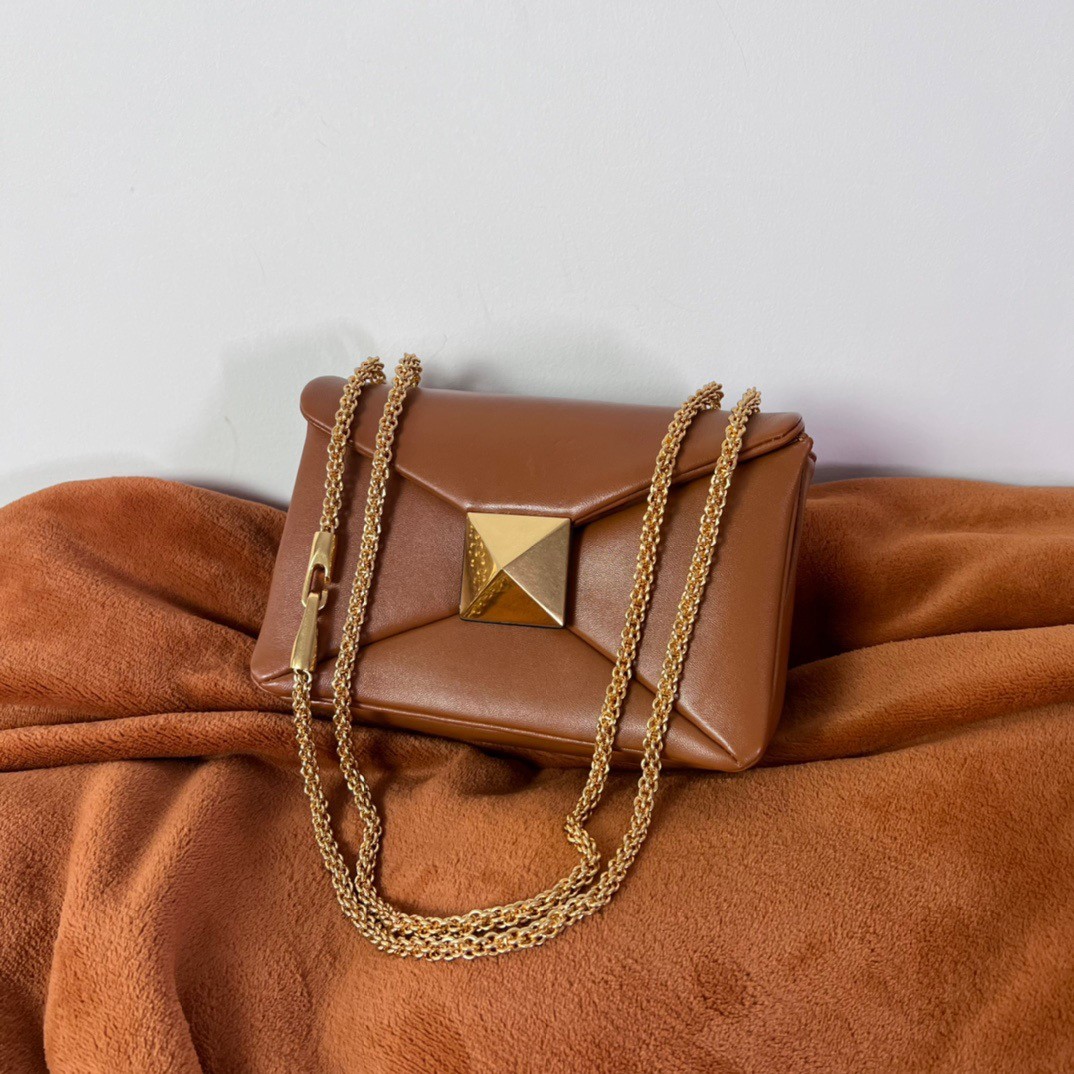 Va1e*ntin0 one stud chain bag in brown nappa leather