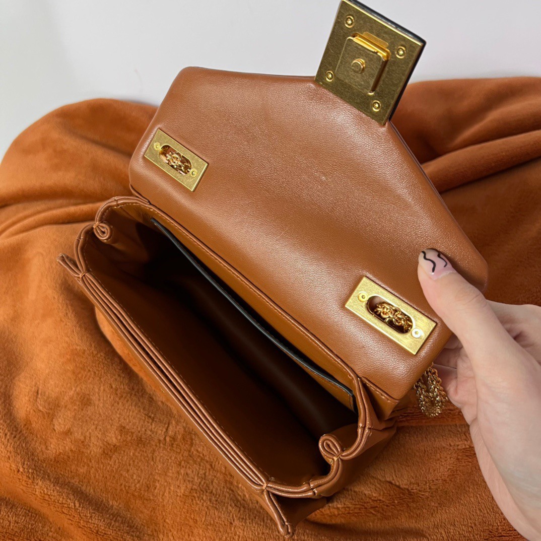 Va1e*ntin0 one stud chain bag in brown nappa leather