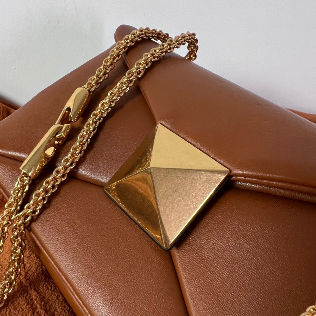 Va1e*ntin0 one stud chain bag in brown nappa leather