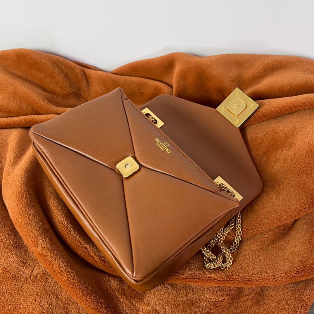 Va1e*ntin0 one stud chain bag in brown nappa leather