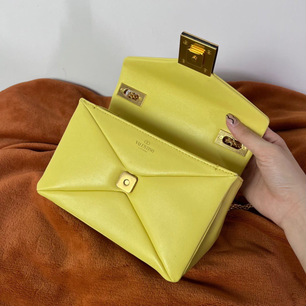 Va1e*ntin0 one stud chain bag in yellow nappa leather