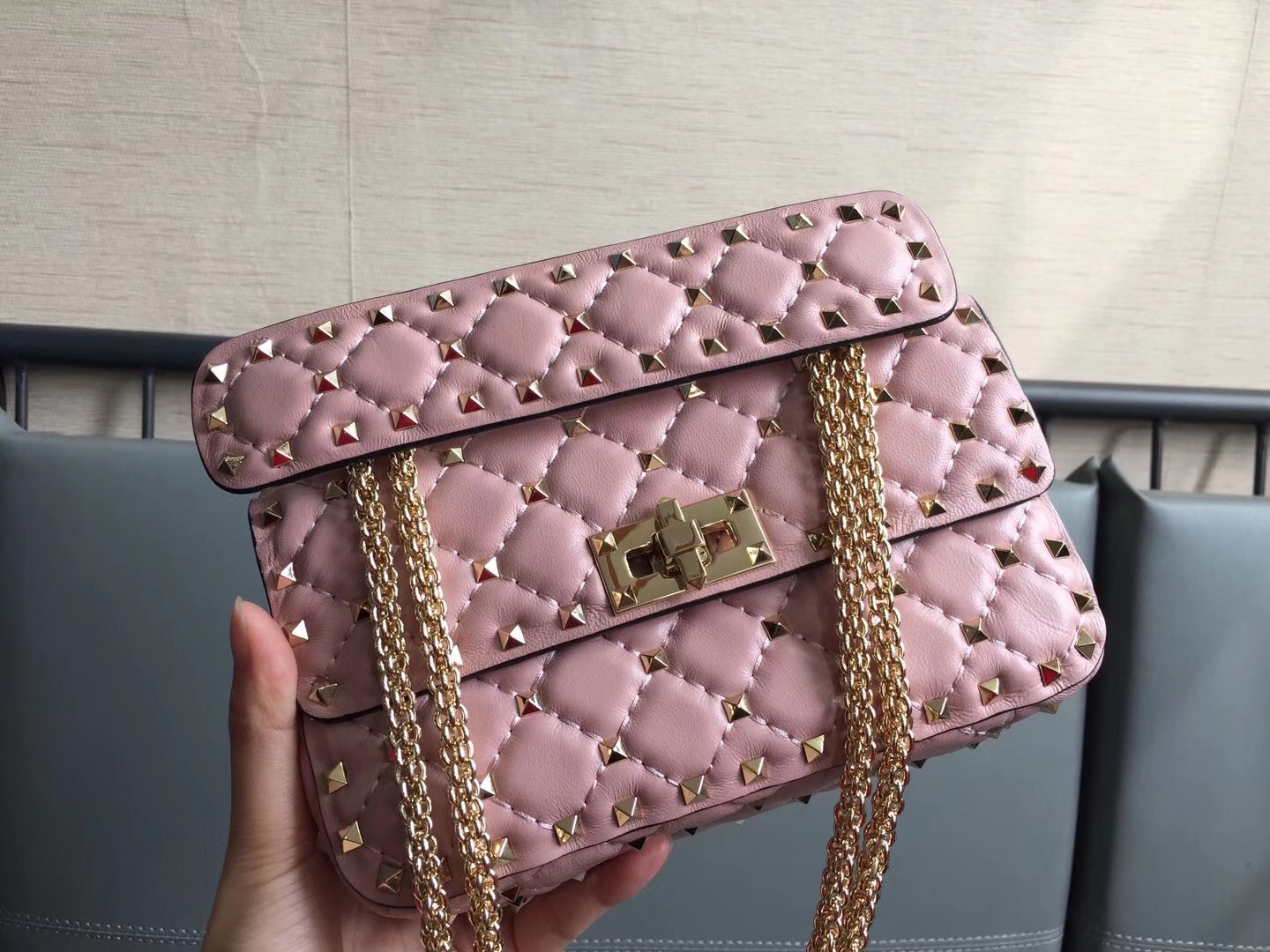Va1e*ntin0 rockstud spike small bag in poudre lambskin