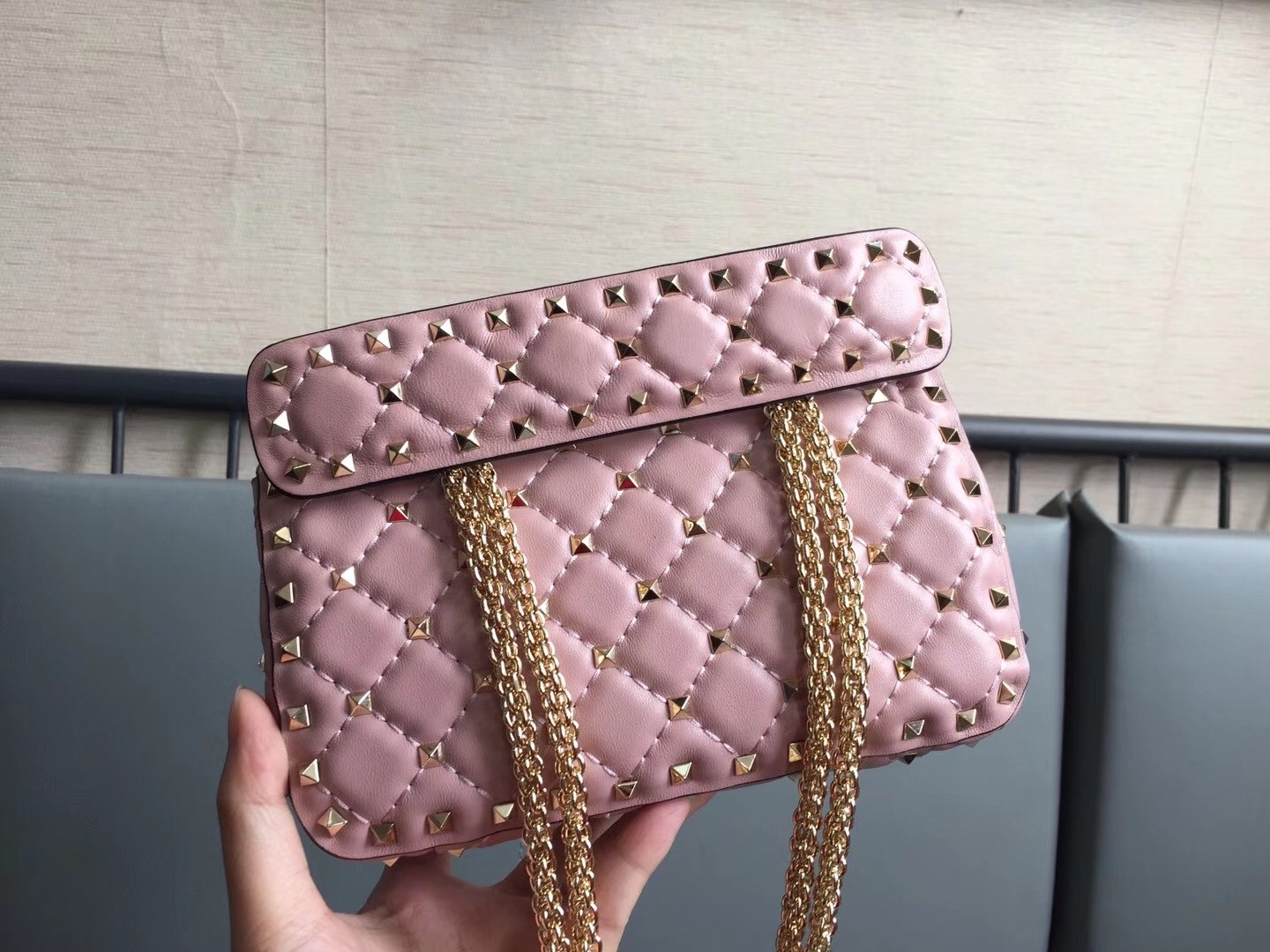 Va1e*ntin0 rockstud spike small bag in poudre lambskin
