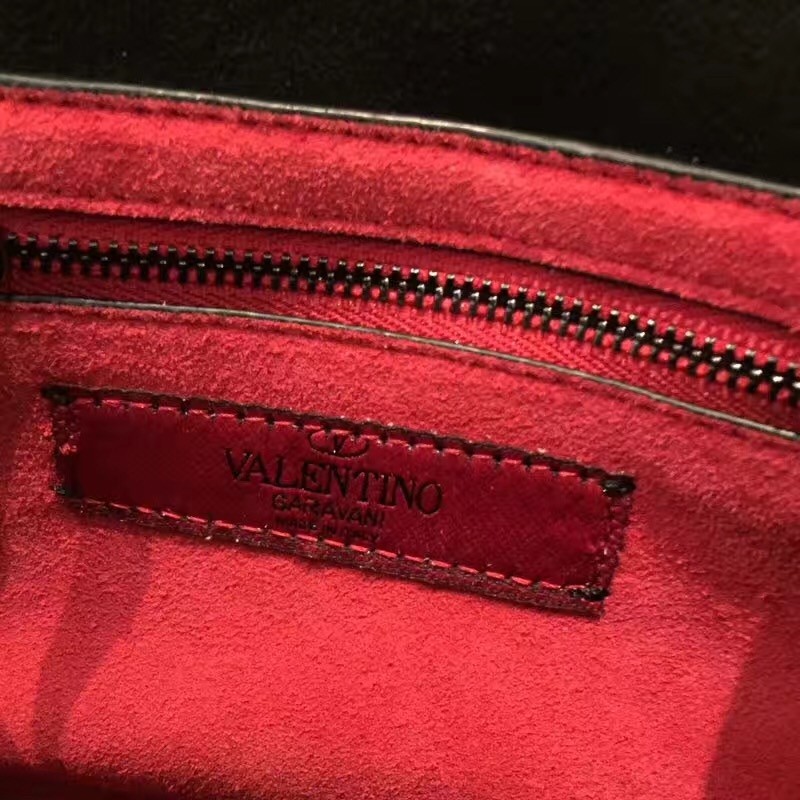 Va1e*ntin0 medium rockstud spike chain black bag