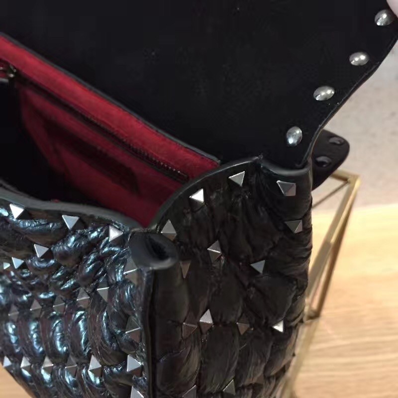 Va1e*ntin0 medium rockstud spike chain black bag