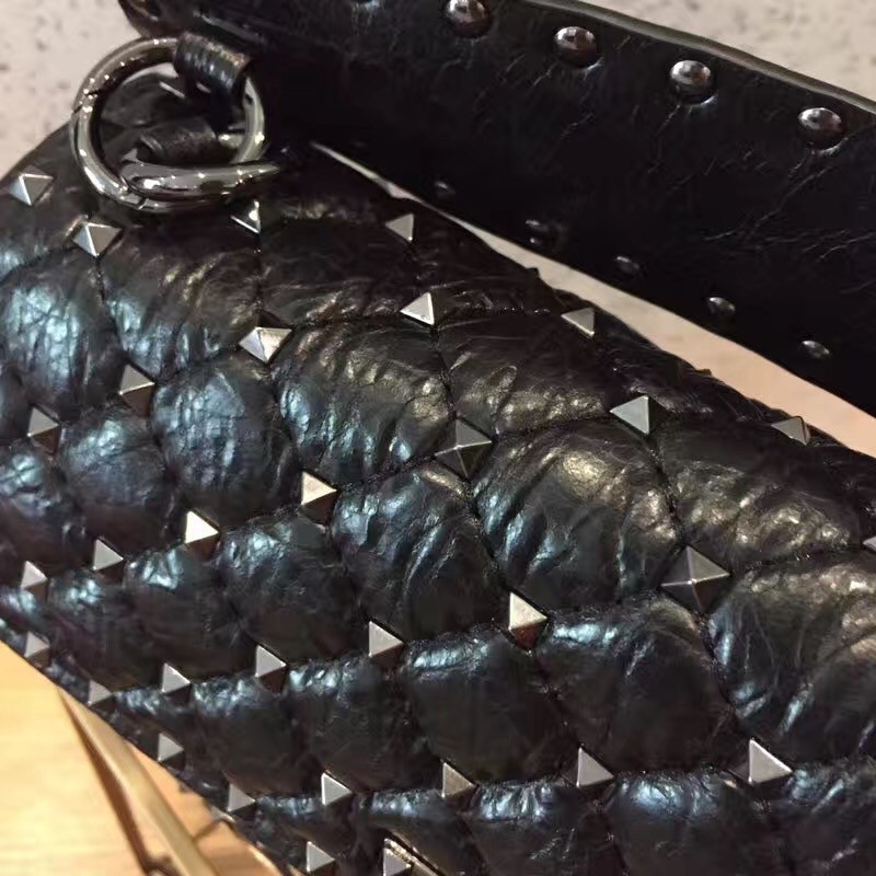 Va1e*ntin0 medium rockstud spike chain black bag