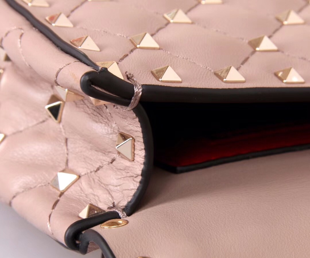 Va1e*ntin0 medium rockstud spike chain nude bag