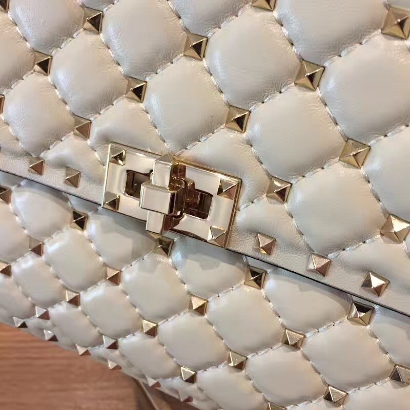 Va1e*ntin0 medium rockstud spike chain white bag