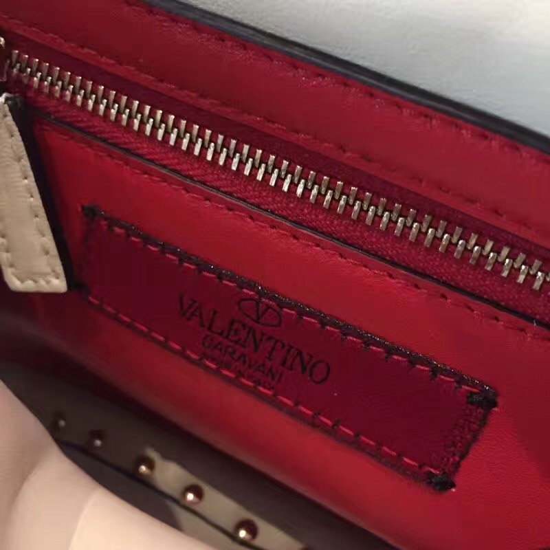 Va1e*ntin0 medium rockstud spike chain white bag