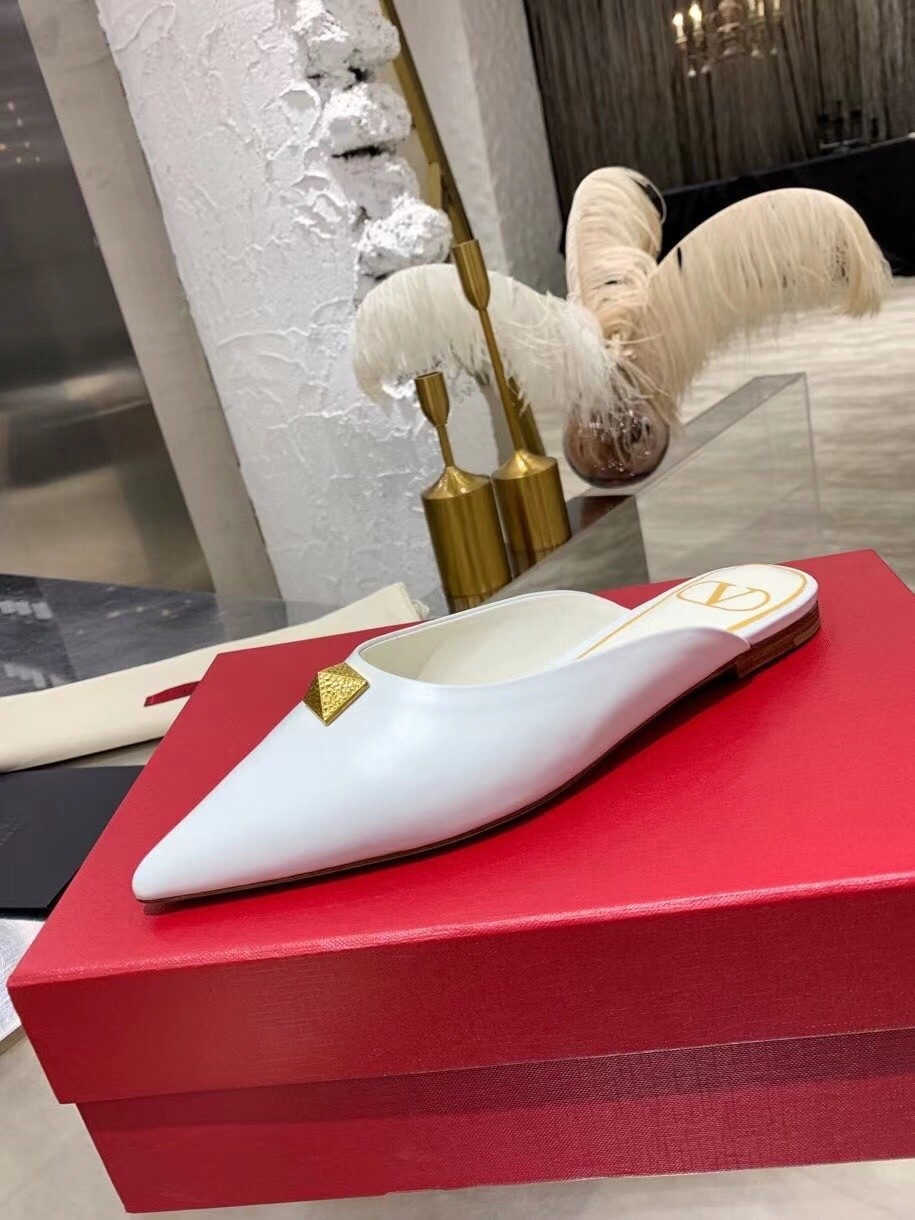 Valentino Roman Stud Flat Mules In White Calfskin