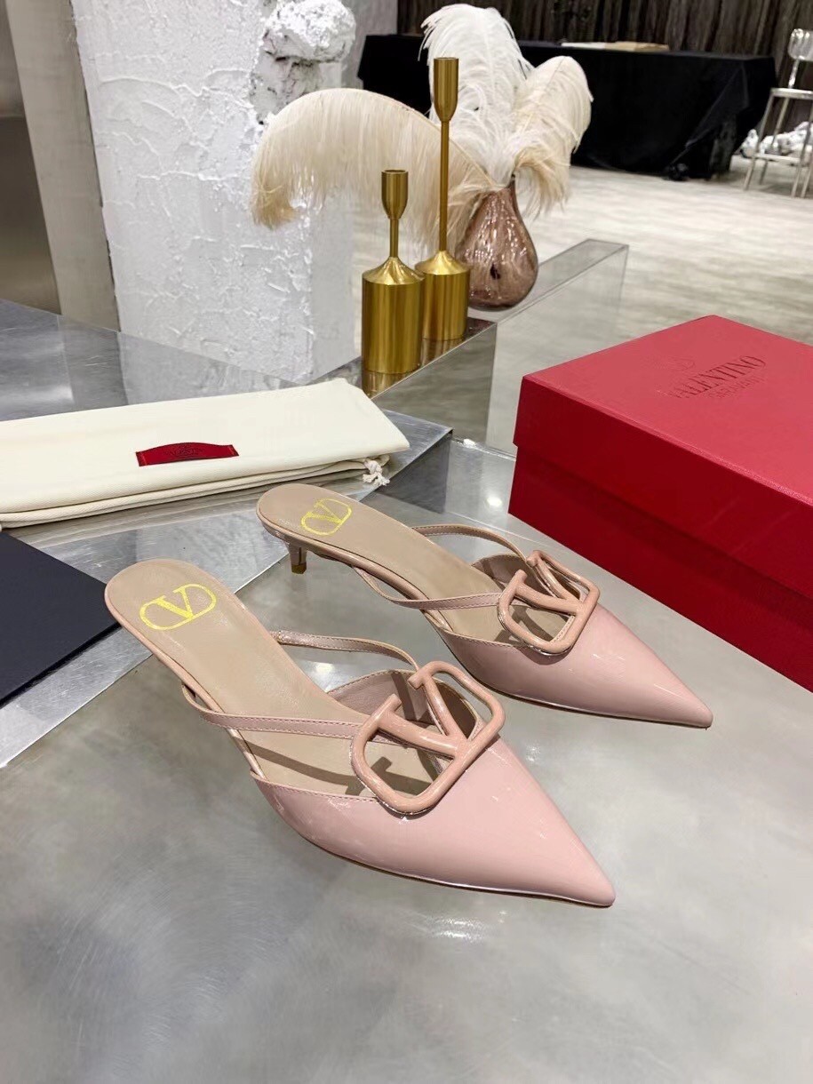 Valentino VLogo Mules 40mm In Beige Patent Leather