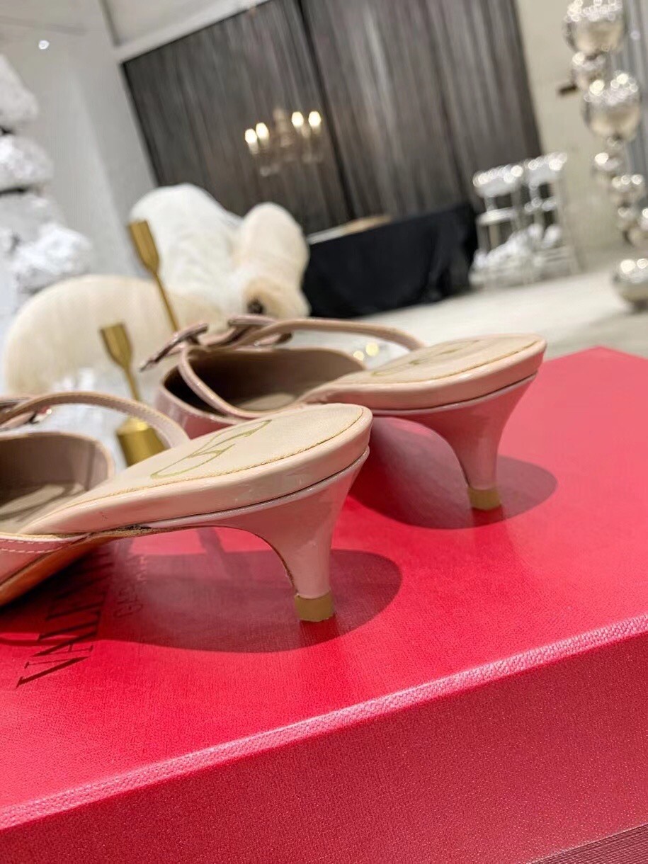 Valentino VLogo Mules 40mm In Beige Patent Leather