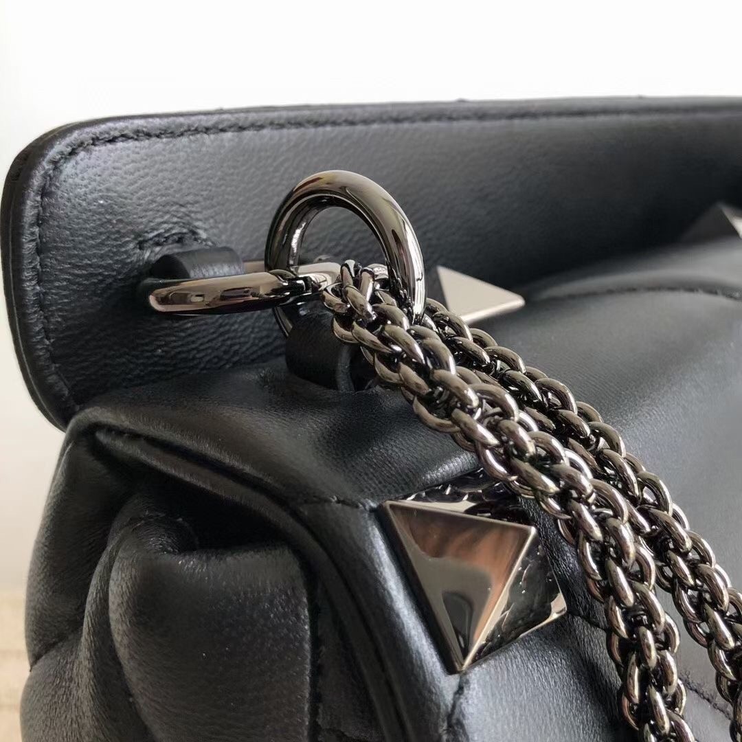 Va1e*ntin0 medium roman stud tonal chain bag in noir nappa
